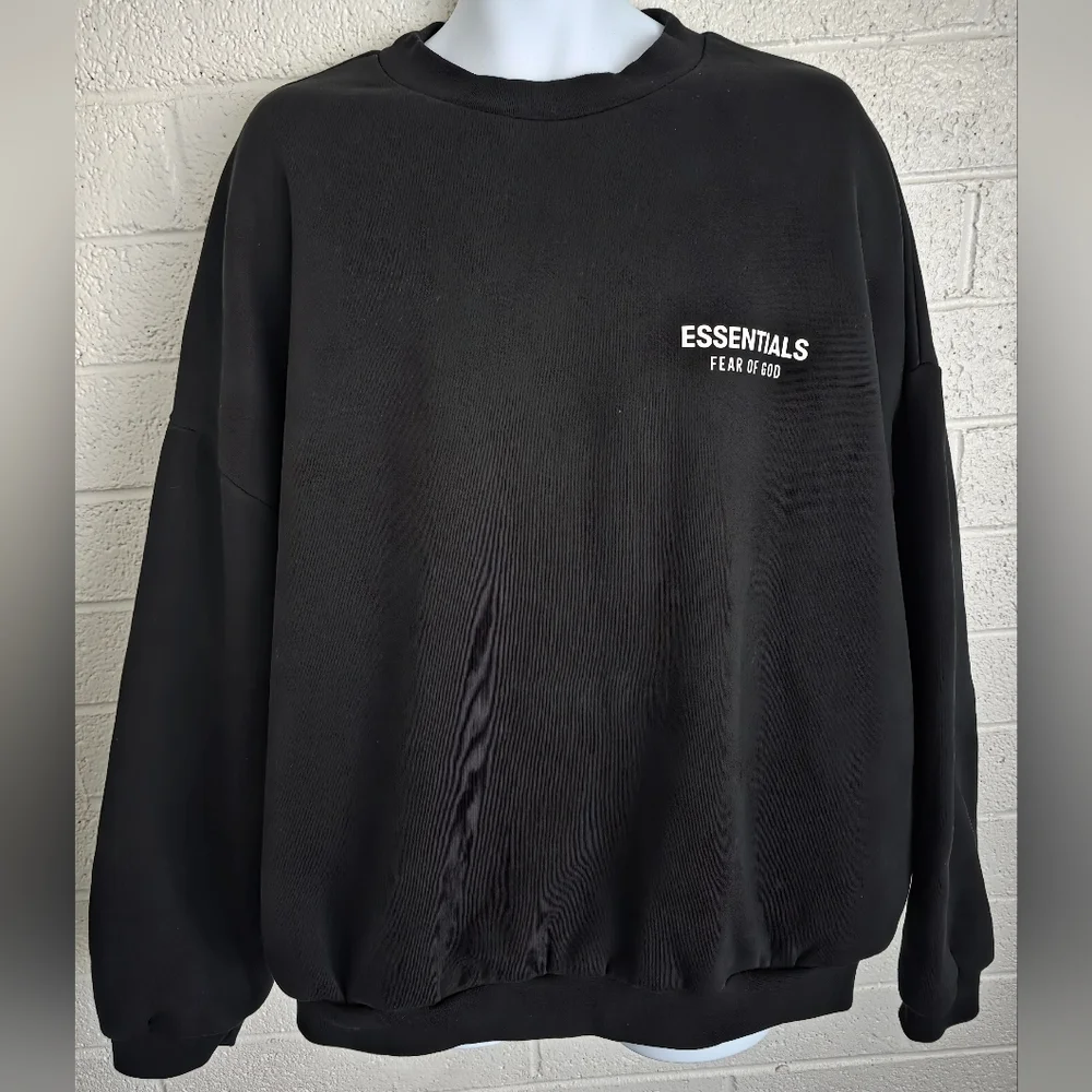 Fear of God Essentials Classic Fit Logo Graphic Sweatshirt - Picture 4 of 9